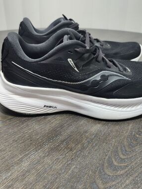 Womens Saucony Guide